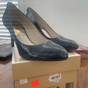 Michael Kors Navy Ridge Patent Heels Sz 8